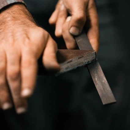 Chaque création de SkiTEC est unique et façonnée à la main, par une équipe de passionnés.